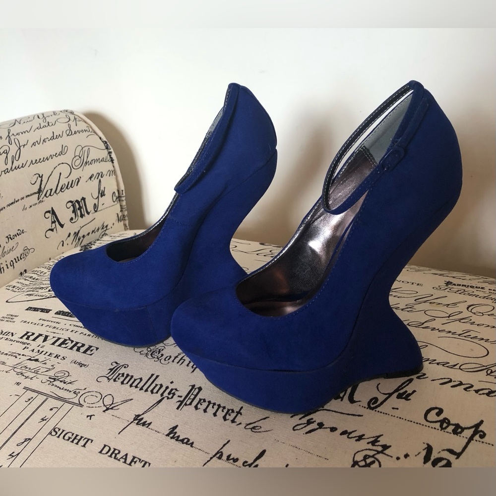 Wedges;Steve Madden;”Gravityy”;Vegan Suede;Adjustable Ankle Strap w/Buckle; Blue - Picture 6 of 9